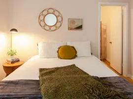Classic & Cozy Apartments - Parking & Close to DW