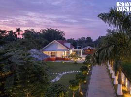 StayVista's Rupohi - Jorhat with Manicured Lawn & Gazebo，位于焦尔哈德的乡村别墅