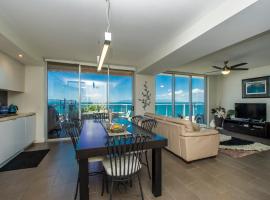 Panoramic Ocean Views 2 bed/2 bath Unit, Nelly Bay，位于耐莉湾的带按摩浴缸的酒店