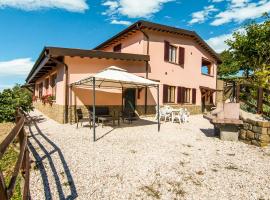 Inviting Farmhouse in Appenines with covered swimming pool，位于阿佩基奥的酒店