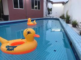Bungalow with Private pool at Kajang Sg Chua，位于加影的酒店