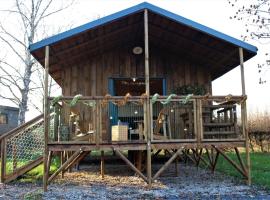 Tiny house - Cabane sur pilotis - Etat Nature，位于Magnières的酒店