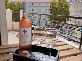 les LOFTS de Saint Clair Un balcon à Toulon LOFT 4CH CLIM 8 PAX MAX