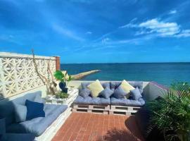 Beach Front Apartment，位于直布罗陀的酒店