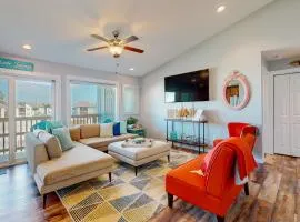 AH-B206, 2BD, 2BA, Condo, Shared pool, Hot tub, Sleeps 6, Close to the ferry