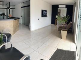 Hotel Hollywood，位于Lucas do Rio Verde的酒店