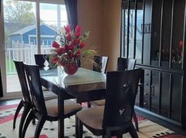 Comfortable and Charming, 15 mins to Niagara Falls，位于托纳万达的酒店