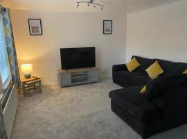 Great Location, large 1 bed flat with parking，位于布罗迪菲利的酒店