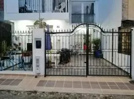 Casa Familiar Villa Luz con balcon vista a la naturaleza