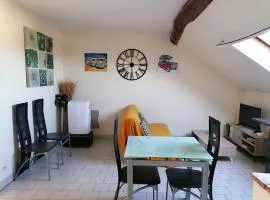 Appartement climatisé avec parking privé à Doué la fontaine