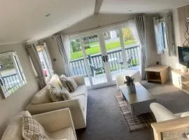 Charming 2-Bed Chalet in Tuxford