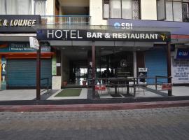 Hotel M Bar and Restaurant，位于麦罗肯机Kangra Airport - DHM附近的酒店