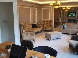 Şehir Merkezinde Otel Konforunda Family House