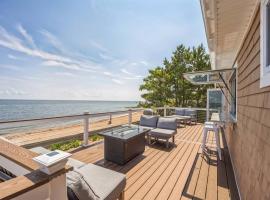 Sunrise Cove - Oceanfront Bliss Luxury Beach Retreat，位于 东港的酒店