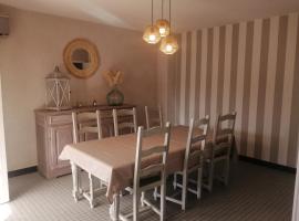 Les champs，位于Woimbey的酒店