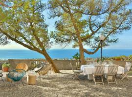 modern eingerichtete Villa mit Pool direkt am Meer，位于卡斯蒂利翁切洛的酒店