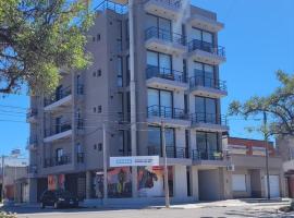 Depto Edificio Vias Gualeguaych&uacute;, excelente，位于瓜莱瓜伊丘的自助式住宿