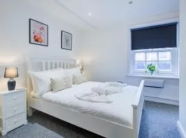 Spacious One Bedroom Apartment in The Heart Of Brentwood
