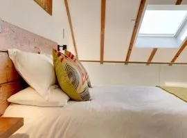 The Owl Barn Wiltshire - Flint