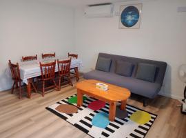 Batemans Bay 2-bedroom gem newly renovated，位于巴特曼斯贝的酒店