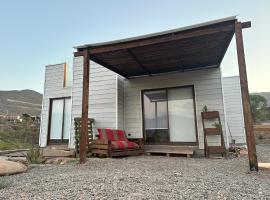 Cabaña, quincho, piscina y hermosas estrellas，位于拉塞雷纳的酒店