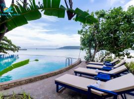 高隆岛海滩度假酒店，位于瓜隆岛的带泳池的酒店