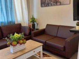 Fully Furnished 3 Bedroom House + Public Pool + Wi-Fi + Air conditioning，位于曼达维市的酒店