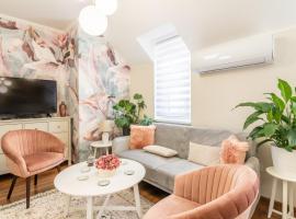 Monarchia Apartman Pearl，位于莫雄马扎尔古堡的自助式住宿