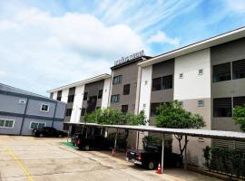 Thanaphat place，位于武里南的酒店