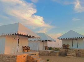 Desert Safari Camp & Resort Sam，位于山姆的豪华帐篷