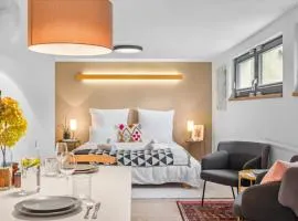 Studio! King Size Bett Autobahn Parkplatz