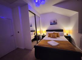 Beautifully Fab 3 bedroom 4 beds New home 8 guests Stretford Trafford，位于曼彻斯特的度假屋