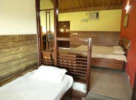 Morni Lake Club & Adventures，位于潘切库拉的酒店
