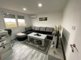 Apartment B&E