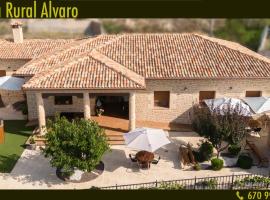 Casa Rural Alvaro，位于阿尔瓦雷斯的家庭/亲子酒店