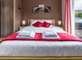 SUITE ET CHAMBRES COSY CHEZ A&M -ELEGANT HOME, CALME, CAMPAGNE, PARKING gratuit，位于埃彭纳的酒店