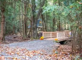 Peaceful Pines Treehouse