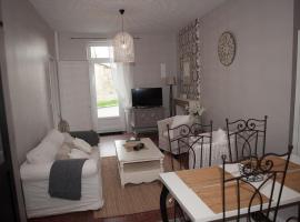 bel appartement en pierre de 88 M2 charme d’antan，位于马尔戈的酒店