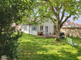 Baia, Une charmante maison avec jardin，位于Flagy的酒店