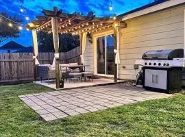 Cozy 2-Bedroom Home w/ Study Room near IAH Airport