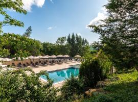 Camping LA SERRE，位于Aigues-Vives的酒店