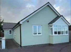 Green 3 bed bungalow with en-suite and parking