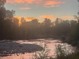 Luxurious Bozeman Villa with River access, near the famous Bozeman Hot Springs