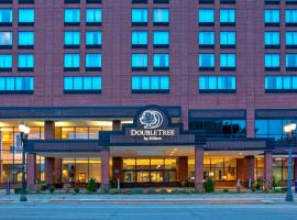 DoubleTree by Hilton Lansing，位于兰辛的酒店