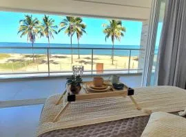 Piscina aquecida, 5 suítes e pé na areia com vista espetacular!!