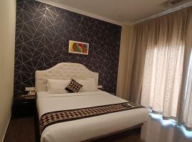 ASTRA HOTELS & SUITES WHITEFIELD NEAR TO NALLURAHALLI METRO STATION and KTPO，位于班加罗尔的酒店