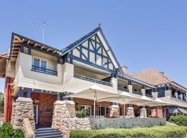 Caves House Hotel & Apartments Yallingup，位于亚林加普的酒店