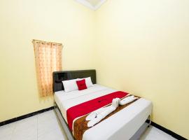 Reddoorz Near Makam Bung Karno Blitar，位于Karangtengah的酒店