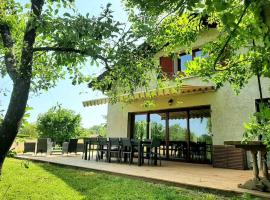 jolie maison de campagne à 100 m de l'étang，位于Rhodes的酒店