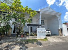 RedDoorz near Kantor Walikota Manado，位于美娜多的酒店